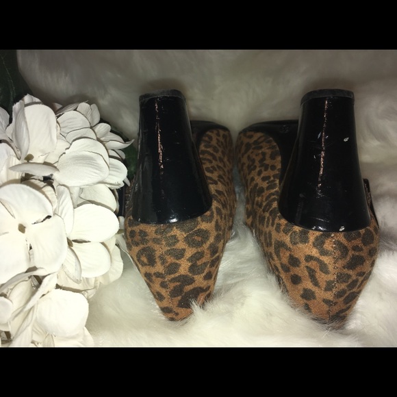 Leopard print pumps with buckle - Picture 4 of 5